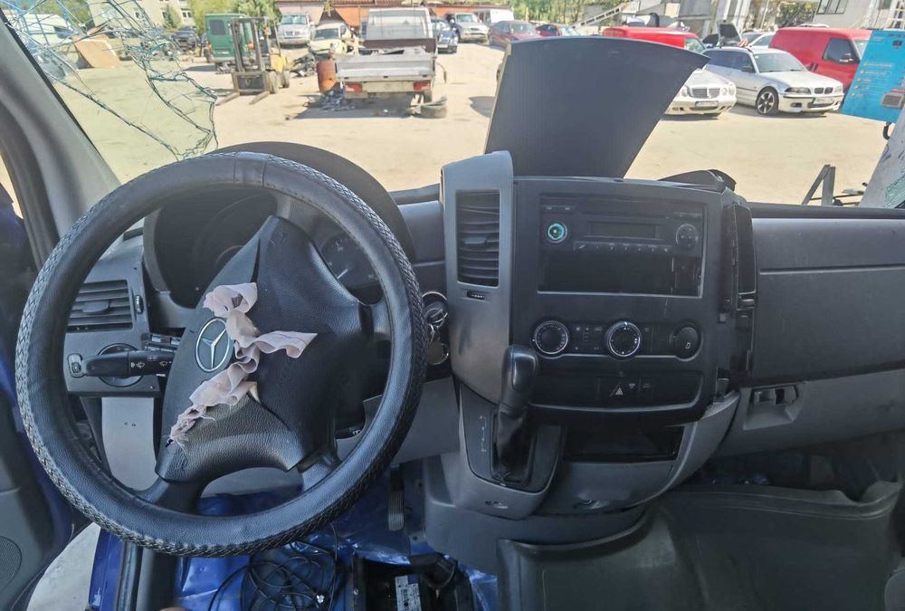 Dezmembrez Mercedes Sprinter W906 2.2 euro 5 OM651 Automat/Punte dubla