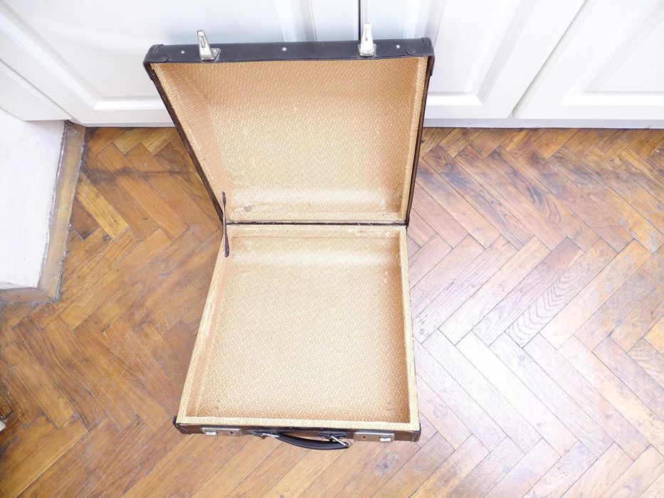 Много запазен куфар