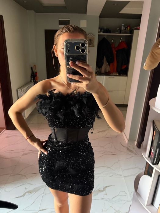 Официални рокли.