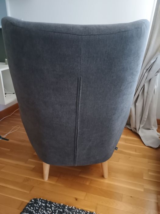 Fotoliu gri închis cu picioare de lemn Passo La Forma