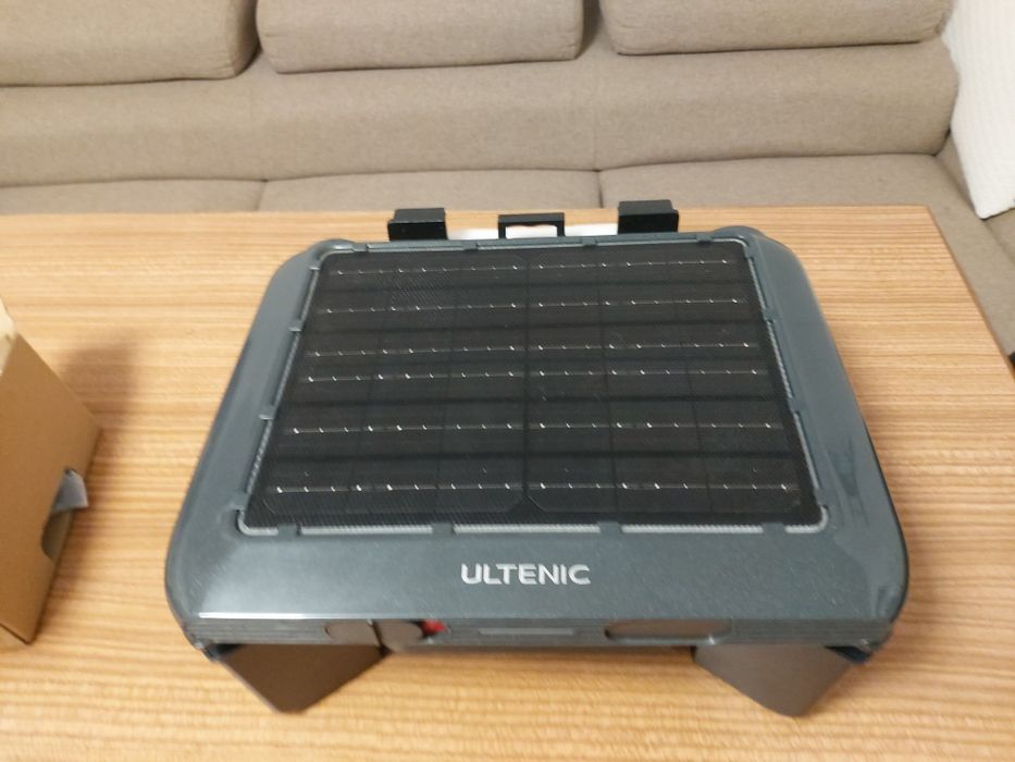 Aspirator robot pentru curățat piscină