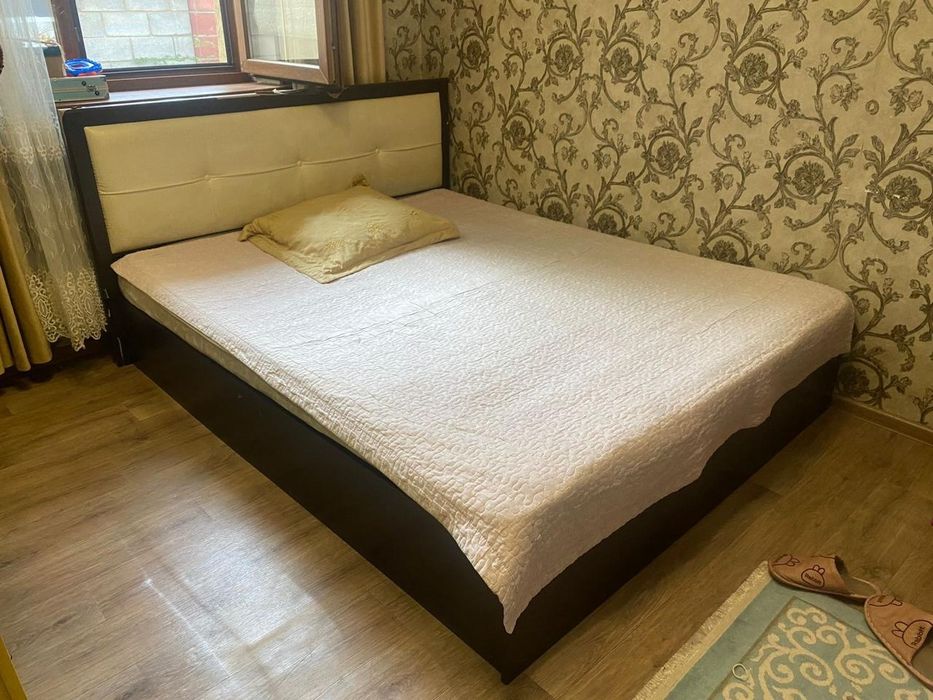 Спальный кровать