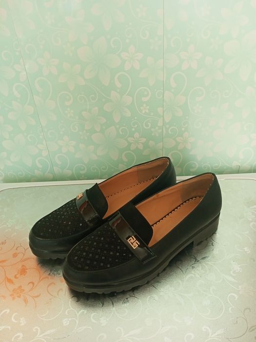 Продам женскую обувь.