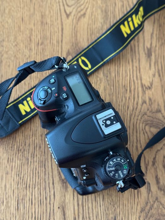 Nikon D750 + Grip MB-D16 + 2 baterii originale