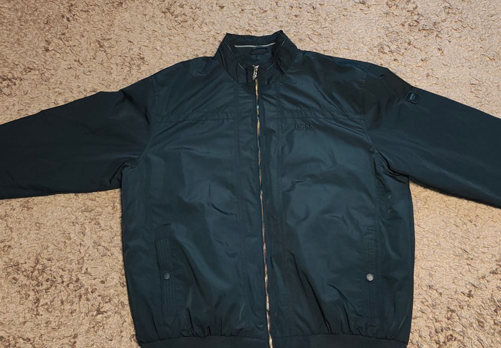 Vând geaca Hugo Boss bărbați 6xl