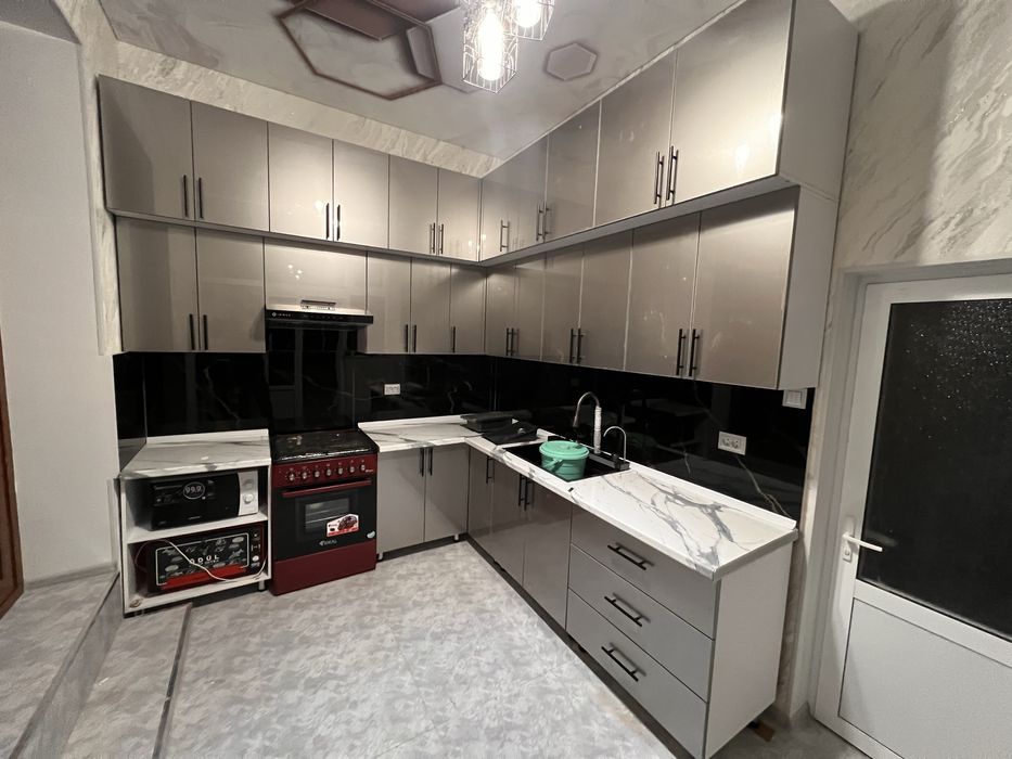 Oshxona mebeli buyurtma asosida tayyorlab beramiz