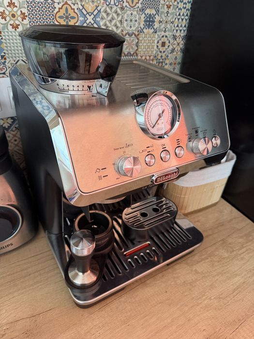 Продавам кафемашина Delonghi EC9155