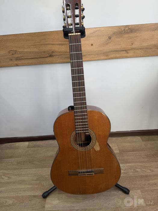 Gitara sotiladi qadimgi ispanskiy arginal gitara