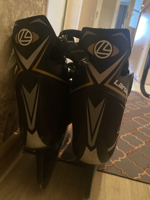 Хоккеиные коньки Larsen