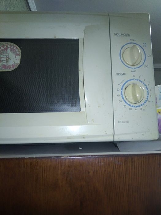 Продаю микроволновую печь LG все работает но негреет