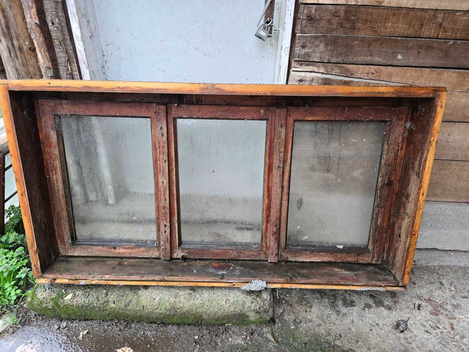 Дървени прозорци със касите