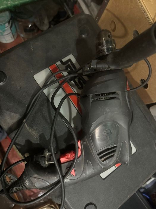 Ударна бормашина 450вата skil липсва ключа за затягане на главата