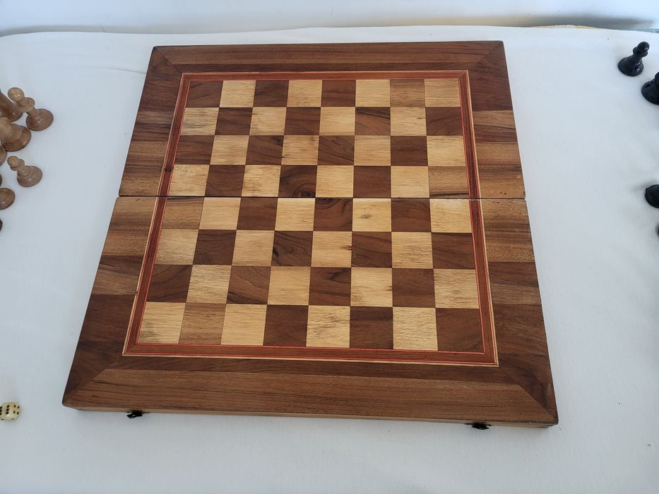 #1 Стар масивен дървен шах