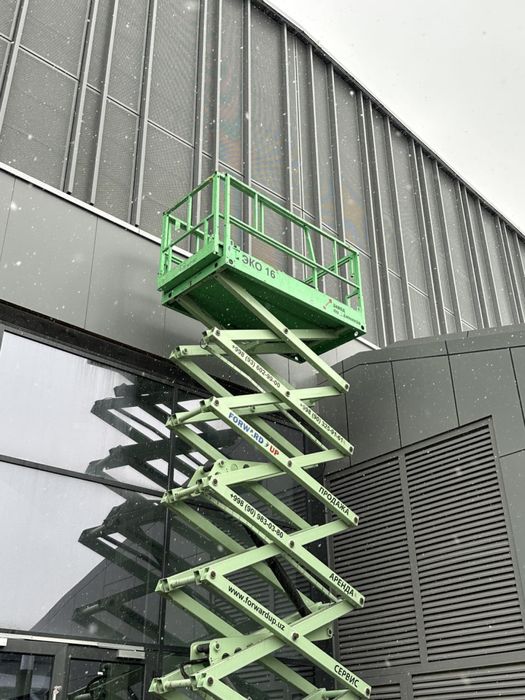 Аренда самоходных ножничных подъемников Электрические леса Автовышка