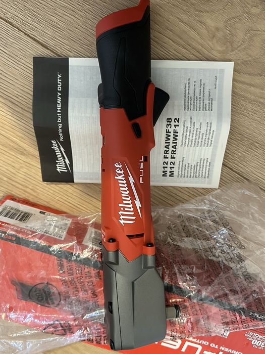 Chei clichet Milwaukee M12 FHIR14LR ; M12 FRAIWF38 ; M12 FRAIWF12 , toate cu capul diferit : 1/4;3/8 si 1/2 , doar corpuri / noi ,niciodata folosite