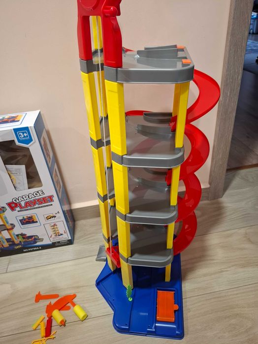 Гараж-писта и интерактивно куче Самби