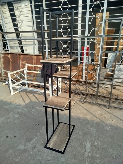 Lift mebel gullar uchun poʻdstavka