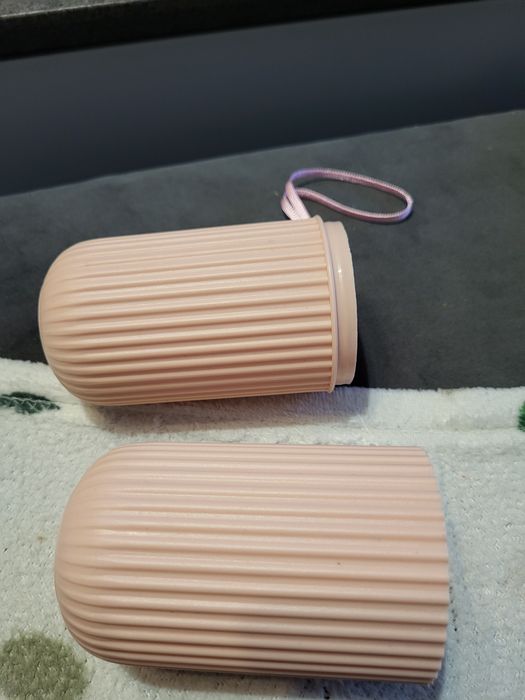 Travel mug pentru periuta