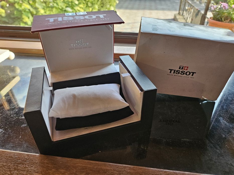 Коробках от часов Tissot