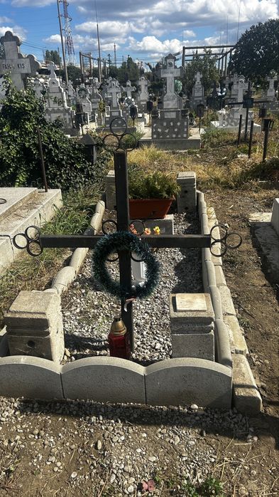 Vand loc veci Cimitir Mihai Bravu