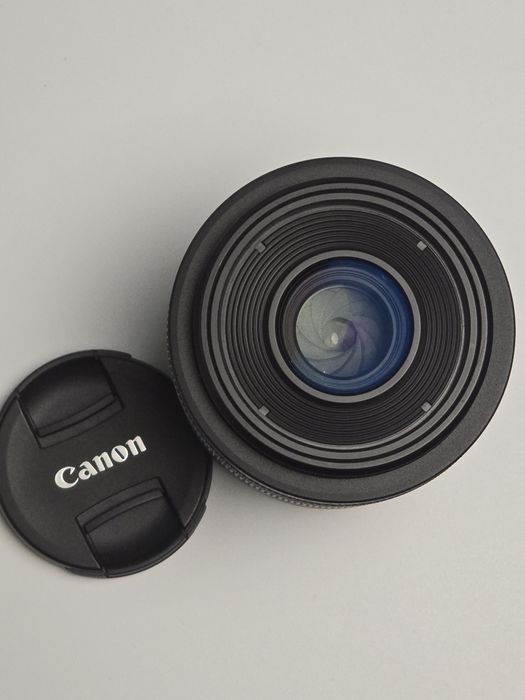 Canon rf 35mm f1.8 macro