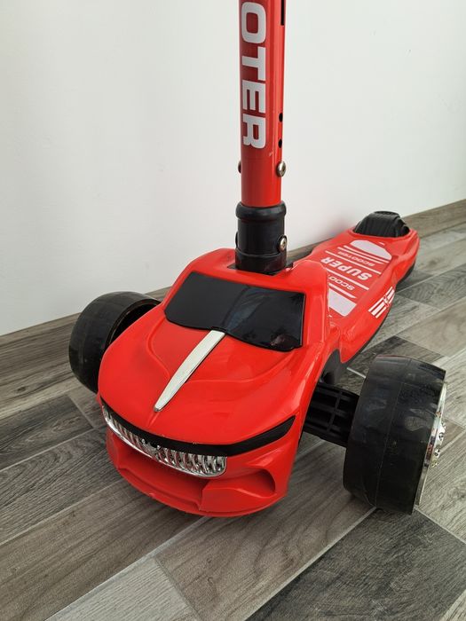 Vând trotineta Monster Truck Action One