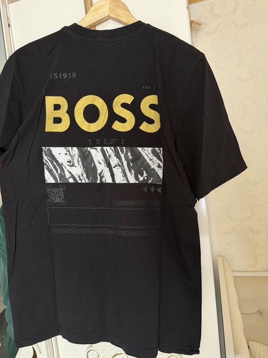 Много тениски на Hugo, karl lagerfeld, balmain