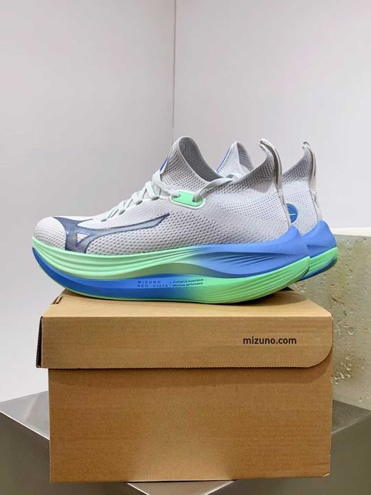 Продавам нови мъжки маратонки MIZUNO NEO VISTA нови с кутия
