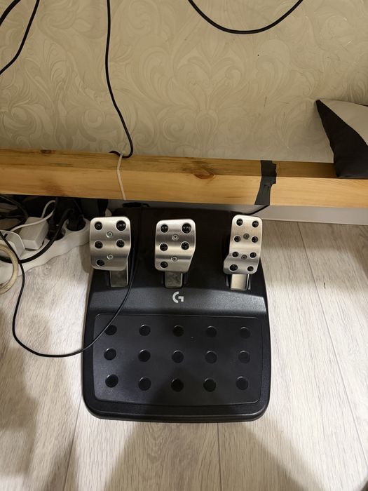 Продам руль G923 Logitech