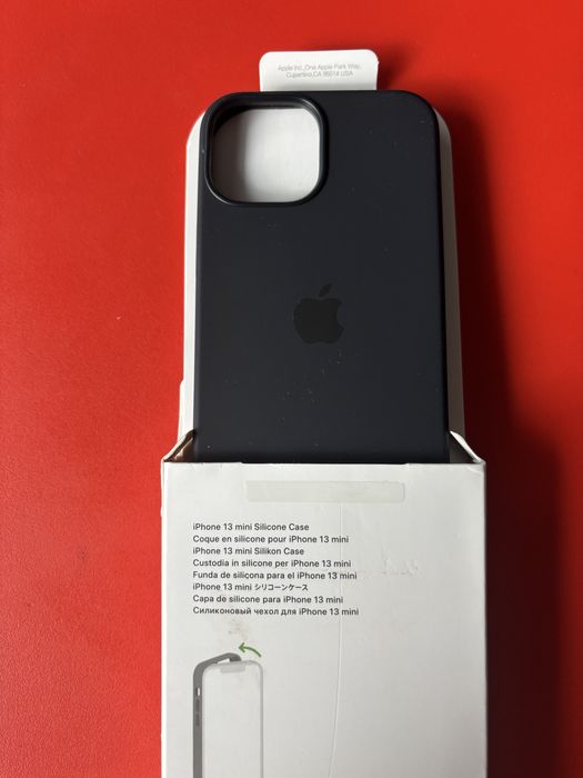Vând husă iPhone 13 mini - produs original NOU