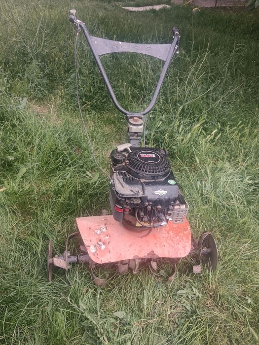 Vând motocultor RURIS