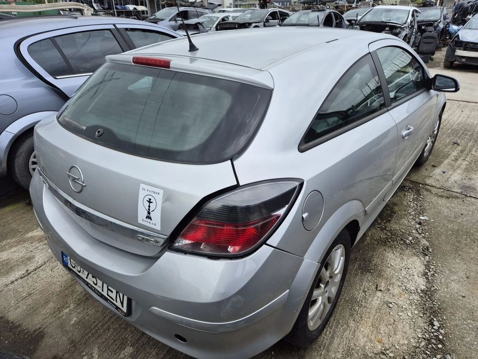 Dezmembram  Opel Astra H GTC, an 2006, 1.6 Benzina cod 16XEP
