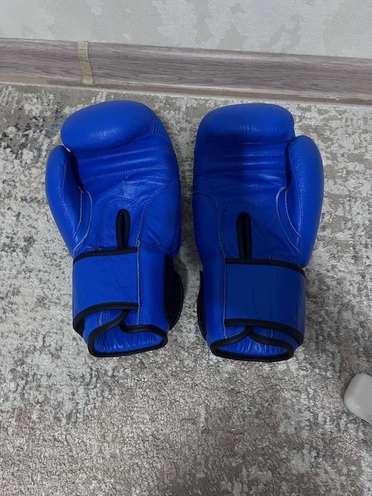 Боксерские перчатки