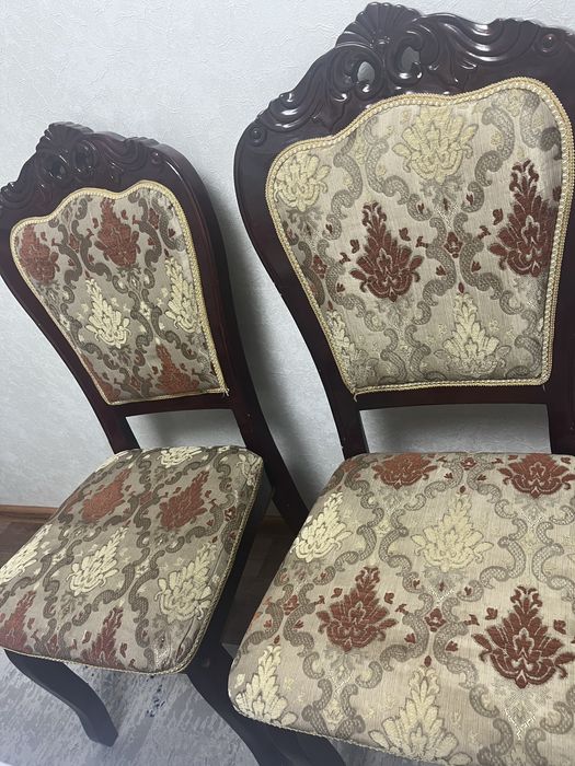 Продается стол с стулями