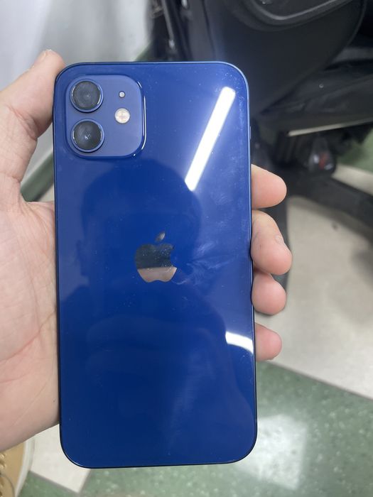 Айфон 12 64 гб.