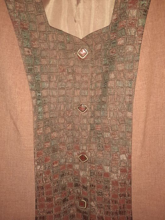 Елегантен дамски костюм