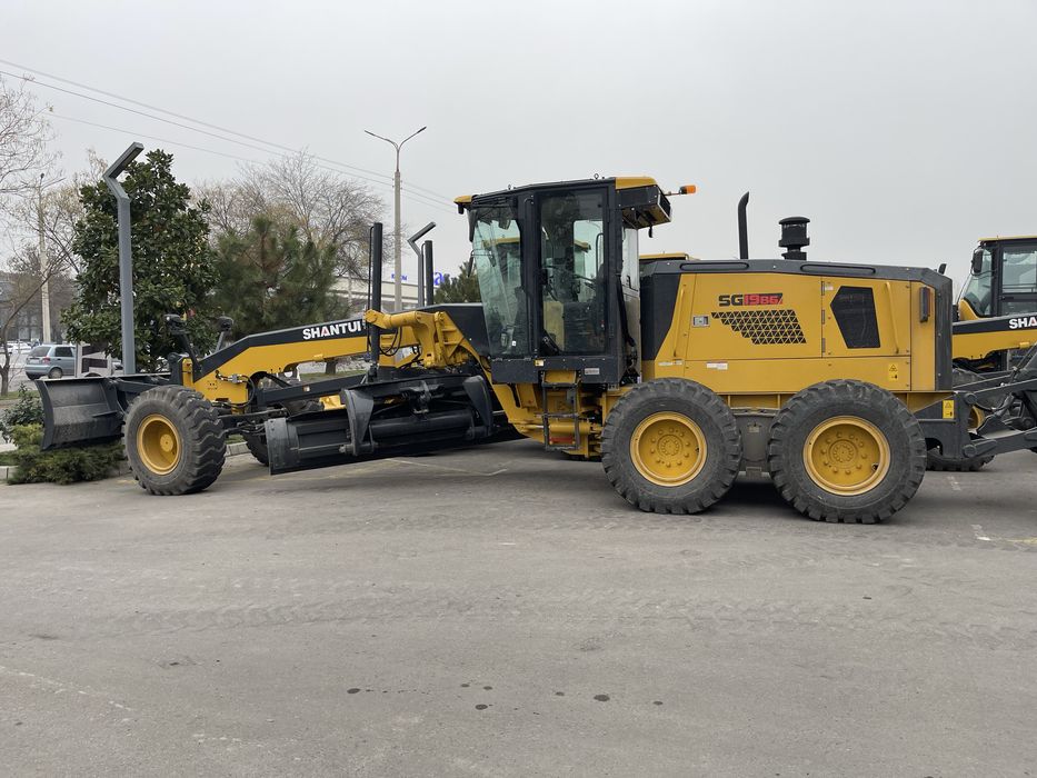 Автогрейдер SHANTUI