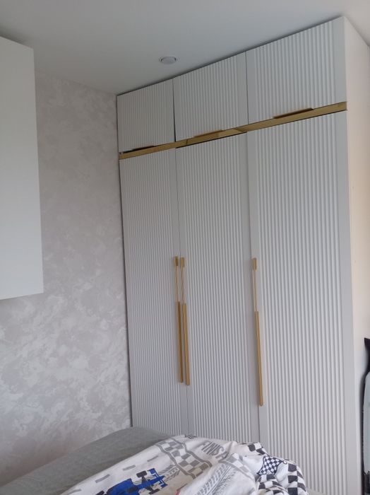 Продам плательный шкаф. Белый МДФ.