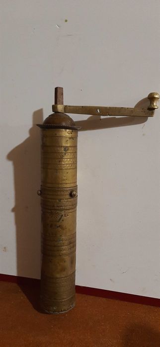 Стари вещи: ренде, мелничка, рукан и др.