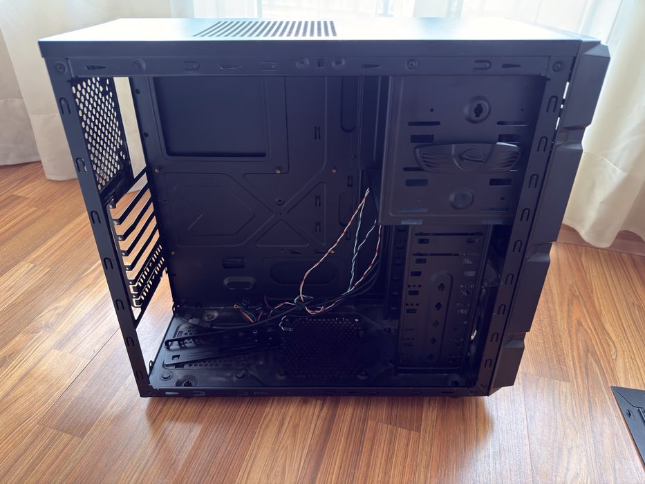 Компютърна кутия Cooler Master с захранване и записвачка