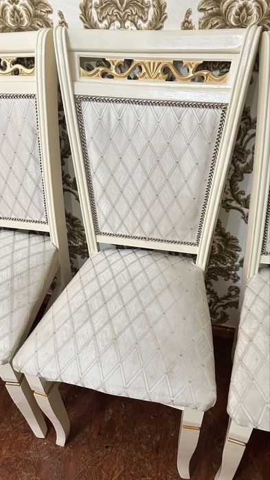 Продам стол и стулья (комплект)