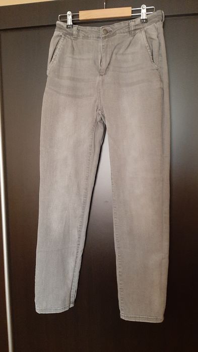 Юношески чино панталони 170 см. 20 лв.
