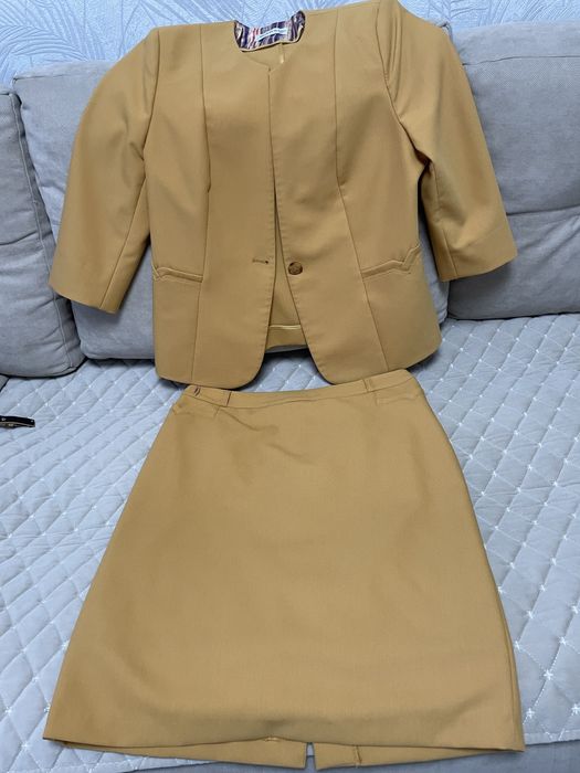 Стильный деловой костюм