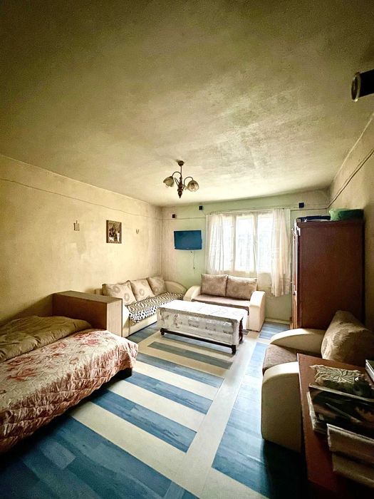 Продава къща в с. Лесново