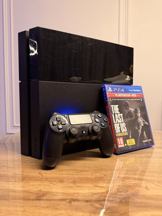 PS4 PlayStation 4 500GB cu manetă si cabluri + joc cadou