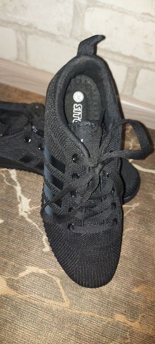 Продам мужские кроссовки