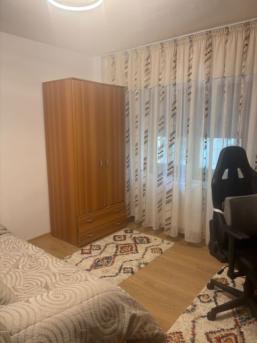 Închiriez apartament cu 3 camere, zona Parcul Florilor, construcție  bloc după 2000