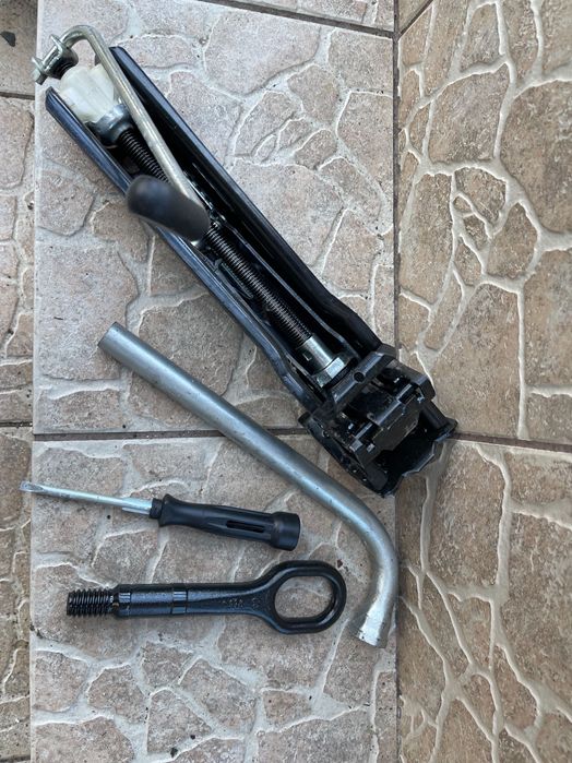 Set cric original Vw Passat B6/B7 , Golf nefolosit ca nou