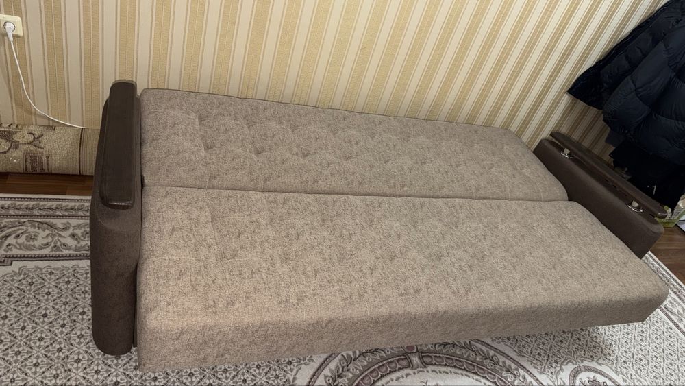 Диван книжка. 100 000 тенге.