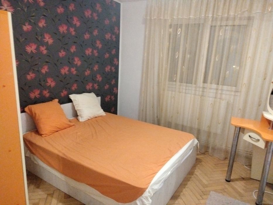 Închiriez apartament cu 3 camere